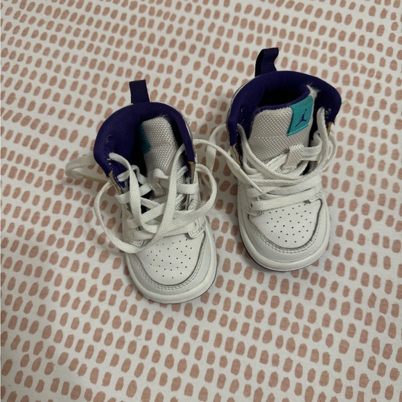Baby Jordan 1 - Picture 2 of 6